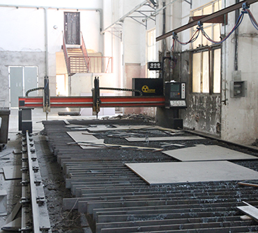 激光數(shù)控切割機.jpg 激光數(shù)控切割機.jpg